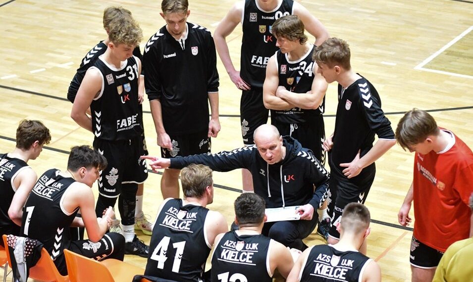 Trudny pojedynek koszykarzy UJK Kielce