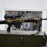 24.02.2023. Radom. Uroczystość podpisania umowy na dostawę karabinów wyborowych MSBS GROT 7,62 x 51 mm NATO oraz aneksu do umowy na dostarczenie kolejnej partii karabinków MSBS GROT dla Sił Zbrojnych RP / Fot. PAP - Piotr Polak