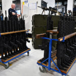 24.02.2023. Radom. Uroczystość podpisania umowy na dostawę karabinów wyborowych MSBS GROT 7,62 x 51 mm NATO oraz aneksu do umowy na dostarczenie kolejnej partii karabinków MSBS GROT dla Sił Zbrojnych RP / Fot. PAP - Piotr Polak