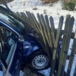 12.02.2023 Kamionki. Nietrzeźwy kierowca podczas ucieczki przed policją wjechał w ogrodzenie / Fot. Policja Świętokrzyska