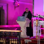 25.02.2023. Sulisławice, Sanktuarium Maryjne. Koncert pasyjny. Na zdjęciu: ojciec Edward Żakowicz - proboszcz i kustosz Sanktuarium Maryjnego w Sulisławicach. / Fot. Grażyna Szlęzak - Radio Kielce