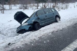 07.02.2023. Mniów. Raszówka. Wypadek / Fot. Kielce i Okolice Wypadki i Kolizje / Facebook