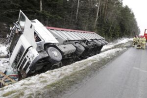 03.02.2023. Barcza. Wypadek na trasie S7 / Fot. Jarosław Kubalski – Radio Kielce