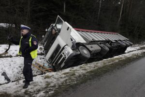 03.02.2023. Barcza. Wypadek na trasie S7 / Fot. Jarosław Kubalski – Radio Kielce