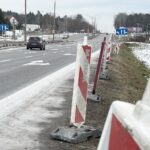 10.02.2023. Chęciny. Przygotowania wprowadzenia nowej organizacji ruchu / Fot. Jarosław Kubalski - Radio Kielce