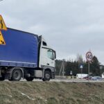 10.02.2023. Chęciny. Przygotowania wprowadzenia nowej organizacji ruchu / Fot. Jarosław Kubalski - Radio Kielce