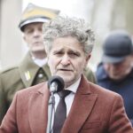 10.02.2023. Kielce. Cmentarz Stary. Uroczystości 83. Rocznicy pierwszej wywózki Polaków na Syberię. Na zdjęciu: senator Krzysztof Słoń / Fot. Jarosław Kubalski – Radio Kielce