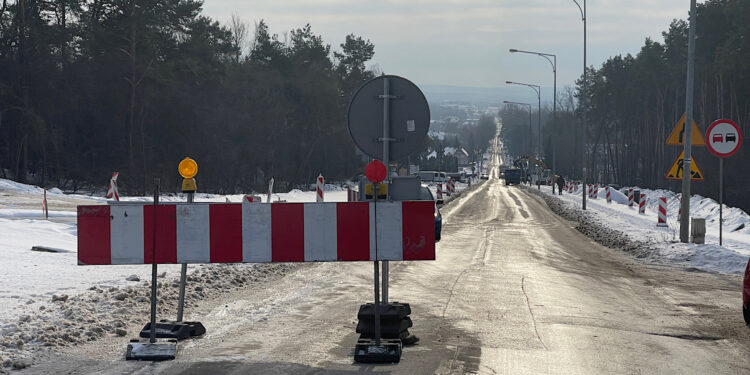 06.02.2023. Kielce. Przebudowa ul. Wojska Polskiego na odcinku od ronda Czwartaków do granicy miasta / Fot. Wiktor Taszłow - Radio Kielce