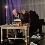 23.02.2023. Podzamcze. „Podwieczorek u Starostów”. Monodram „Bal u Salomona” Konstantego Ildefonsa Gałczyńskiego w wykonaniu Andrzeja Pieczyńskiego / Fot. Dorota Klusek - Radio Kielce