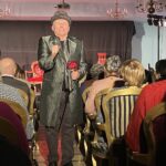 23.02.2023. Podzamcze. „Podwieczorek u Starostów”. Monodram „Bal u Salomona” Konstantego Ildefonsa Gałczyńskiego w wykonaniu Andrzeja Pieczyńskiego / Fot. Dorota Klusek - Radio Kielce