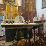 11.02.2023. Sandomierz. Obchody Dnia Chorego. Na zdjęciu (od lewej): ks. Bogusław Pitucha - dyrektor Caritas Diecezji Sandomierskiej, bp Krzysztof Nitkiewicz - ordynariusz diecezji sandomierskiej, ks. Rafał Kułaga - rektor Wyższego Seminarium Duchownego w Sandomierzu i ks. Tomasz Szostek - Caritas Diecezji Sandomierskiej / Fot. Grażyna Szlęzak - Radio Kielce