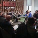 06.02.2023. Studio Polityczne Radia Kielce. / Fot. Wiktor Taszłow - Radio Kielce