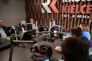 06.02.2023. Studio Polityczne Radia Kielce. / Fot. Wiktor Taszłow - Radio Kielce