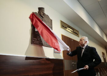 20.02.2023. Kielce, Politechnika Świętokrzyskie. Aula im. profesora Jerzego Romana Sozański. Na zdjęciu profesor Zbigniew Koruba - rektor PŚ. / Fot. Wiktor Taszłow - Radio Kielce