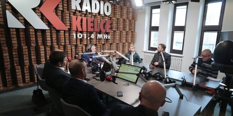 20.02.2023. Kielce. Studio Polityczne Radia Kielce / Fot. Wiktor Taszłow - Radio Kielce