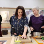 24.02.2023. Kielce. Aktorka Anna Dymna w Zespole Państwowych Szkół Plastycznych im. J. Szermentowskiego / Fot. Wiktor Taszłow – Radio Kielce