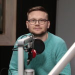 24.02.2023. Radio Kielce. Debata Sportowa. Na zdjęciu): Dominik Masierak - TVP3 Kielce / Fot. Wiktor Taszłow - Radio Kielce