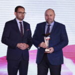 27.02.2023. Kielce. Orły Tygodnika "Wprost". Na zdjęciu (od lewej): Robert Jakubik - dyrektor biura ministra Ministerstwa Funduszy i Polityki Regionalne, Dariusz Michalak - Mesko S.A. / Fot. Wiktor Taszłow – Radio Kielce