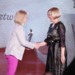 27.02.2023. Kielce. Orły Tygodnika "Wprost". Na zdjęciu (od lewej): Marzena Ewa Zielińska - prezes zarządu Capital Point, Renata Janik – wicemarszałek / Fot. Wiktor Taszłow – Radio Kielce