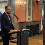 Meandry Konstytucji z 1997 roku tematem Świętokrzyskiej Akademii Samorządowej - Radio Kielce 13.02.2023. Kielce, WDK. Świętokrzyska Akademia Samorządowa. Na zdjęciu (od lewej): Krzysztof Szcucki - prezes Rządowego Centrum Legislacji i poseł Krzysztof Lipiec. / Fot. Michał Kita - Radio Kielce