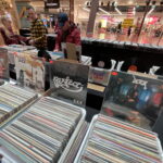 25.02.2023. Kielce, Galeria Echo. Kiermasz płytowy winylowych. / Fot. Michał Kita - Radio Kielce