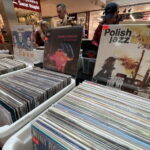 25.02.2023. Kielce, Galeria Echo. Kiermasz płytowy winylowych. / Fot. Michał Kita - Radio Kielce