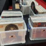 25.02.2023. Kielce, Galeria Echo. Kiermasz płytowy winylowych. / Fot. Michał Kita - Radio Kielce