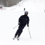 03.02.2023 Kielce. Stok narciarski na Stadionie. Policjanci na nartach / Fot. Jarosław Kubalski - Radio Kielce
