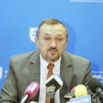 07.02.2023 Kielce. Konferencja prasowa w Starostwie Powiatowym. Starosta Mirosław Gębski / Fot. Jarosław Kubalski - Radio Kielce