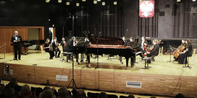 11.02.2023 Kielce. Zespół Państwowych Szkół Muzycznych im. Ludomira Różyckiego. Koncert Lwowskiej Orkiestry Kameralnej "Akademia” / Fot. Jarosław Kubalski - Radio Kielce