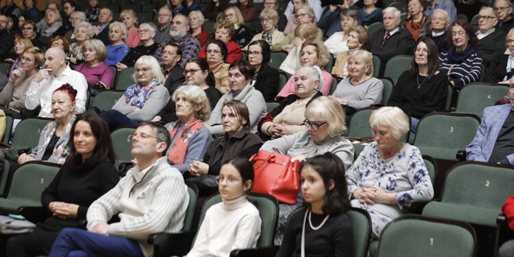 11.02.2023 Kielce. Zespół Państwowych Szkół Muzycznych im. Ludomira Różyckiego. Koncert Lwowskiej Orkiestry Kameralnej "Akademia” / Fot. Jarosław Kubalski - Radio Kielce