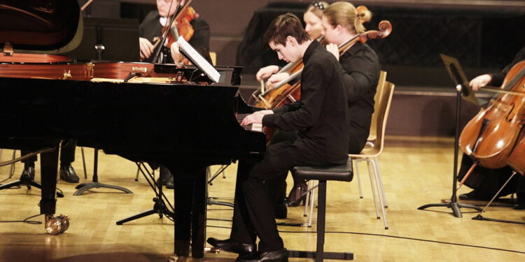 11.02.2023 Kielce. Zespół Państwowych Szkół Muzycznych im. Ludomira Różyckiego. Koncert Lwowskiej Orkiestry Kameralnej "Akademia” / Fot. Jarosław Kubalski - Radio Kielce