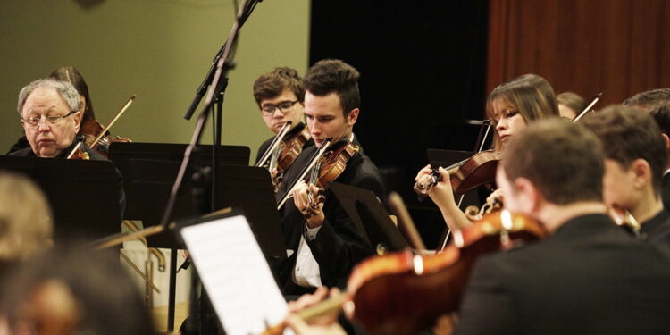 11.02.2023 Kielce. Zespół Państwowych Szkół Muzycznych im. Ludomira Różyckiego. Koncert Lwowskiej Orkiestry Kameralnej "Akademia” / Fot. Jarosław Kubalski - Radio Kielce