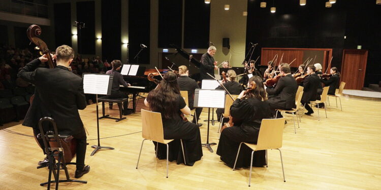 11.02.2023 Kielce. Zespół Państwowych Szkół Muzycznych im. Ludomira Różyckiego. Koncert Lwowskiej Orkiestry Kameralnej "Akademia” / Fot. Jarosław Kubalski - Radio Kielce