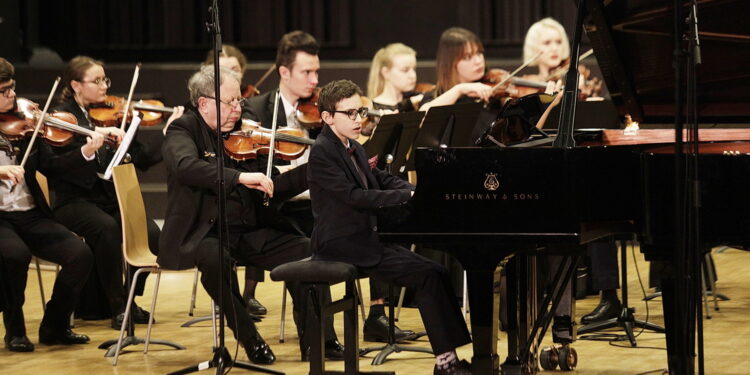 11.02.2023 Kielce. Zespół Państwowych Szkół Muzycznych im. Ludomira Różyckiego. Koncert Lwowskiej Orkiestry Kameralnej "Akademia” / Fot. Jarosław Kubalski - Radio Kielce