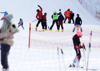 12.02.2023 Kielce. Telegraf. Stok narciarski. Narciarze / Fot. Jarosław Kubalski - Radio Kielce