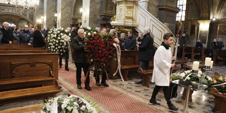 17.02.2023 Kielce. Katedra. Uroczystości pogrzebowe założyciela świętokrzyskiej Solidarności Mirosława Domińczyka / Fot. Jarosław Kubalski - Radio Kielce