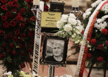 17.02.2023 Kielce. Katedra. Uroczystości pogrzebowe założyciela świętokrzyskiej Solidarności Mirosława Domińczyka / Fot. Jarosław Kubalski - Radio Kielce