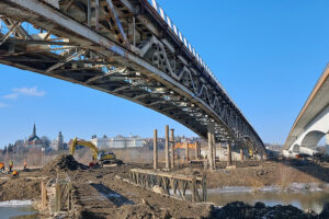 Sandomierz. Budowa mostu nad Wisłą / źródło: GDDKiA