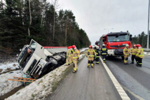 03.02.2023. Barcza. Wypadek na trasie S7 / Fot. PSP w Kielcach