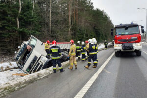 03.02.2023. Barcza. Wypadek na trasie S7 / Fot. PSP w Kielcach