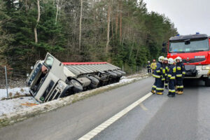 03.02.2023. Barcza. Wypadek na trasie S7 / Fot. PSP w Kielcach