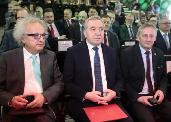 Wicepremier Henryk Kowalczyk o programach wsparcia dla rolników i protestach - Radio Kielce