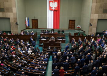 07.03.2023. Warszawa. Posłowie na sali obrad w Sejmu w Warszawie. Sejm odrzucił w pierwszym czytaniu obywatelski projekt dotyczący przerywania ciąży / Fot. Mateusz Marek - PAP