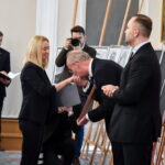 08.03.2023. Warszawa. Uroczystość wręczenia not identyfikacyjnych rodzinom ofiar terroru komunistycznego i zbrodni niemieckich w Belwederze w Warszawie. Ogłoszone zostały nazwiska 20 osób, których szczątki zostały odnalezione i zidentyfikowane w ramach działań Instytutu Pamięci Narodowej / Fot. Andrzej Lange - PAP