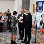 08.03.2023. Warszawa. Uroczystość wręczenia not identyfikacyjnych rodzinom ofiar terroru komunistycznego i zbrodni niemieckich w Belwederze w Warszawie. Ogłoszone zostały nazwiska 20 osób, których szczątki zostały odnalezione i zidentyfikowane w ramach działań Instytutu Pamięci Narodowej / Fot. Andrzej Lange - PAP