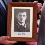 08.03.2023. Warszawa. Uroczystość wręczenia not identyfikacyjnych rodzinom ofiar terroru komunistycznego i zbrodni niemieckich w Belwederze w Warszawie. Ogłoszone zostały nazwiska 20 osób, których szczątki zostały odnalezione i zidentyfikowane w ramach działań Instytutu Pamięci Narodowej / Fot. Andrzej Lange - PAP