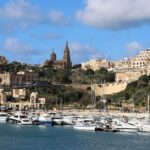 08.03.2023. Kielce. Wystawa uczniów Państwowego Liceum Sztuk Plastycznych w Kielcach. Zdjęcia, rysunki oraz obrazy pokazujące uroki Malty / Fot. Państwowe Liceum Sztuk Plastycznych w Kielcach