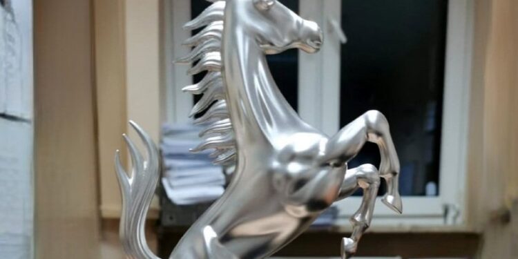 Na zdjęciu: aluminiowa figurka konia, skradziona z Targów Kielce / Fot. świętokrzyska policja