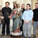 18.03.2023. Kielce. Remont kościoła pw. Świętego Krzyża. Na zdjęciu (trzeci z lewej): ks. Edward Lisowski SDB - proboszcz parafii wraz z ekipa konserwatorów